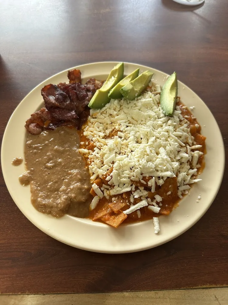 Chilaquiles Rojos Con Tocino